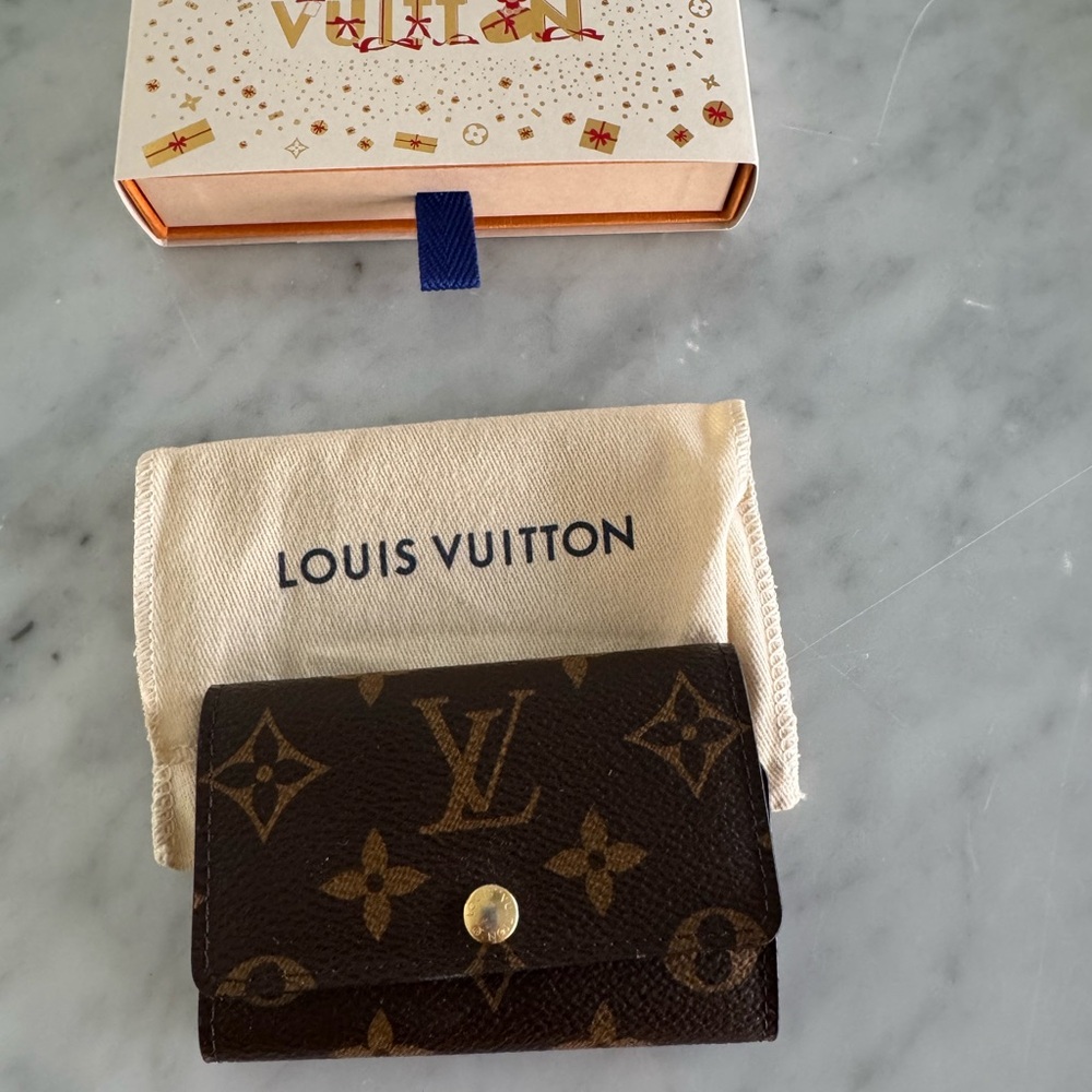 Louis Vuitton 6 key holder